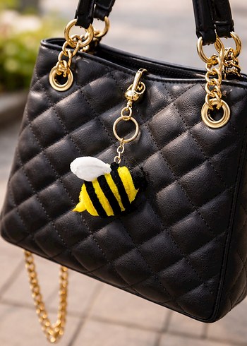 Sarı Zincir Detaylı Arı Anahtarlık - Görsel 2