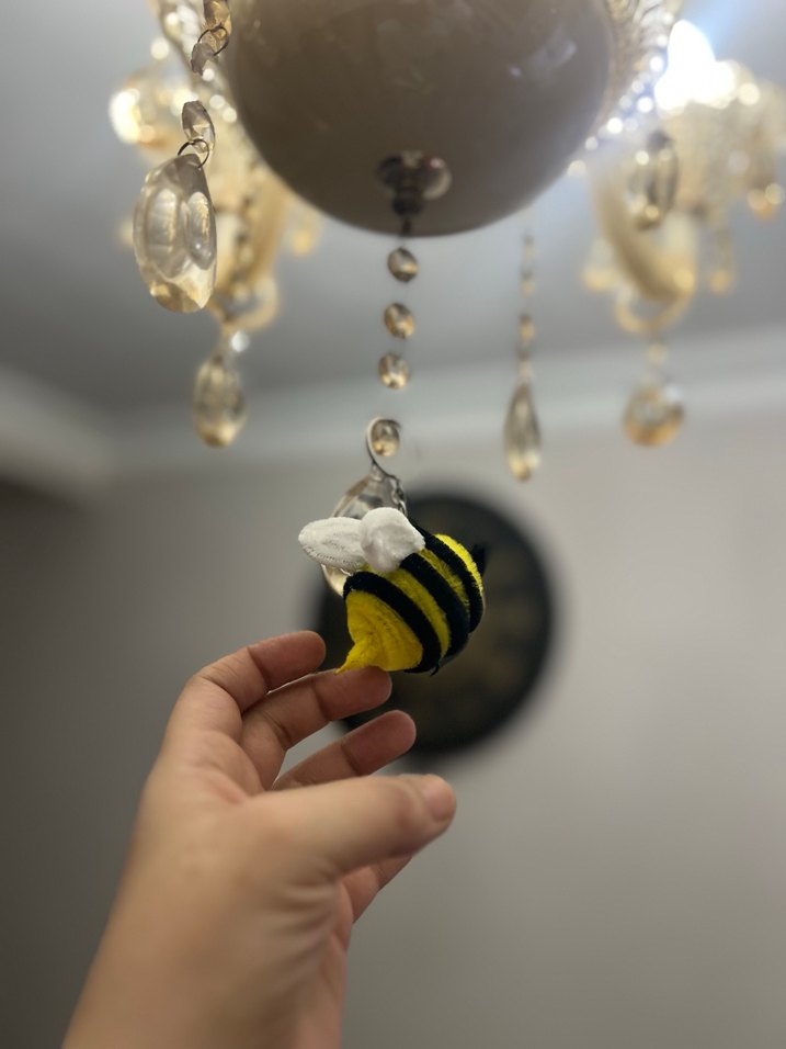 Sarı Zincir Detaylı Arı Anahtarlık - Görsel 3