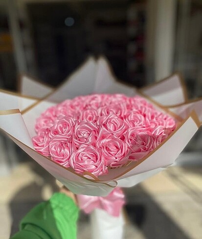 Pembe solmayan gül