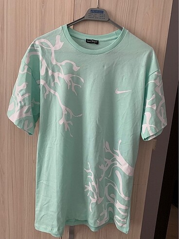 Nike t-shirt