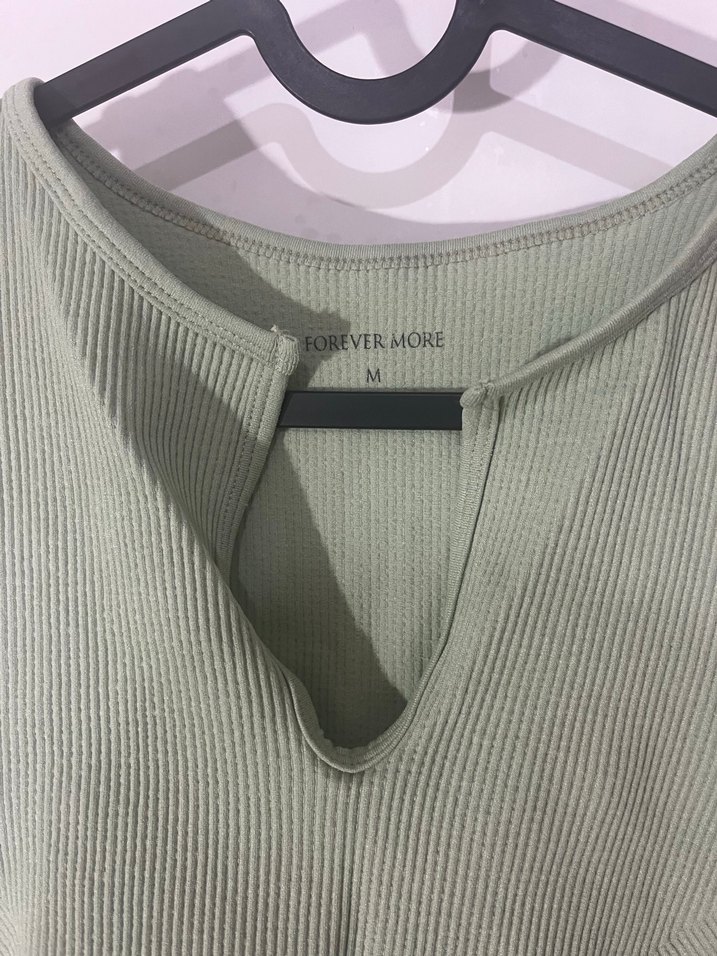 Yeşil V Yaka Kolsuz Crop Top - Görsel 3