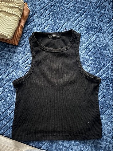 Halter yaka crop