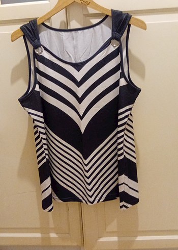 Zebra Desenli V Yaka