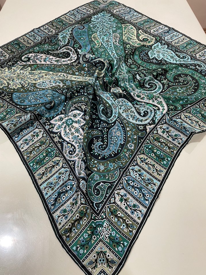 Çok Renkli İpek Dokulu Kadın Eşarp - Görsel 2