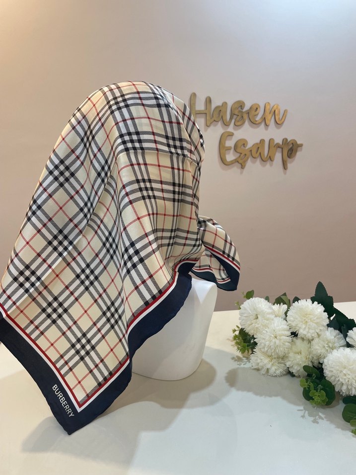 Burberry Kadın Pilili Çok Renkli Eşarp - Görsel 2