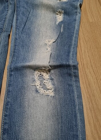 27 Beden Yırtık kot
