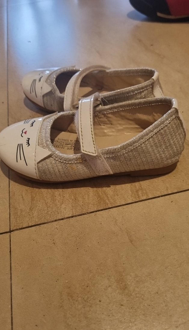 Kız Çocuk Beyaz Tokalı Babet Ayakkabı - Görsel 2