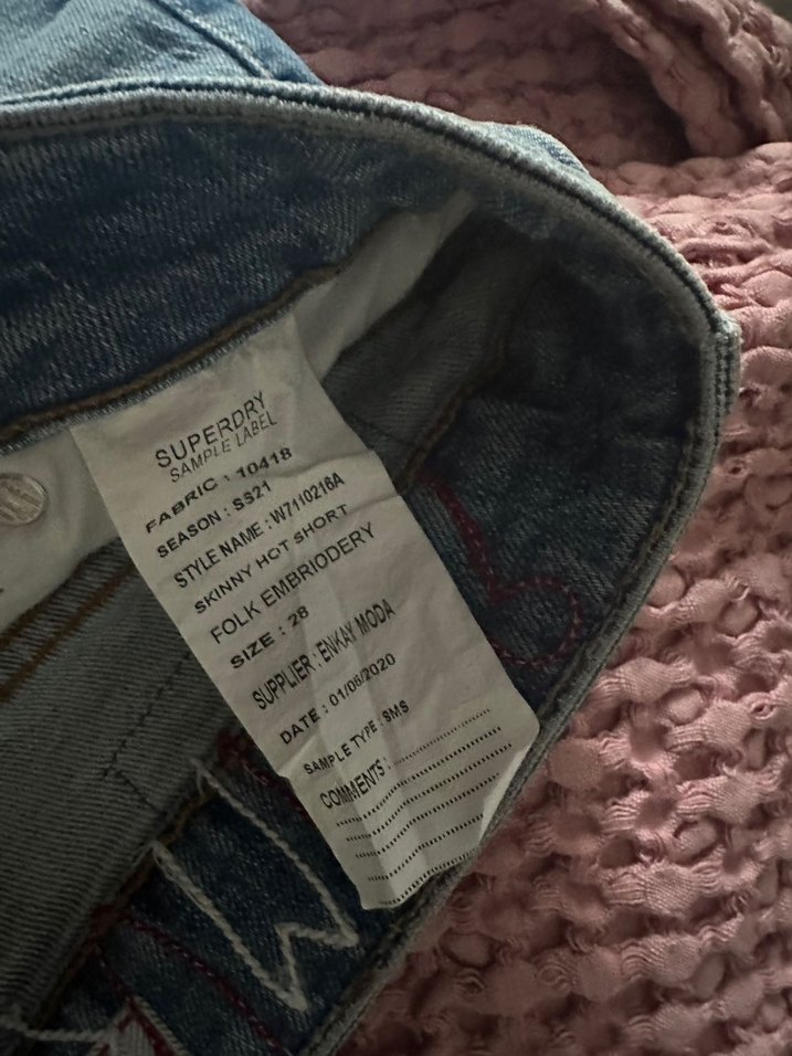 Nakış Detaylı Açık Mavi Mini Kot Şort - Görsel 5