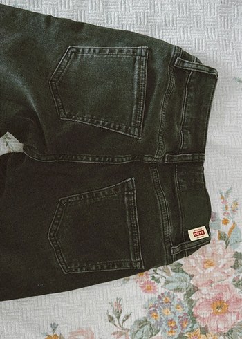 Düğmeli Siyah Batik Desenli Kadın Kot Pantolon - Görsel 3