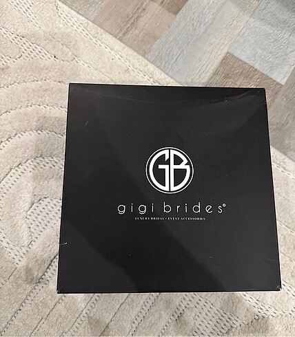 Beden Gigi Brides After Party Tacı
