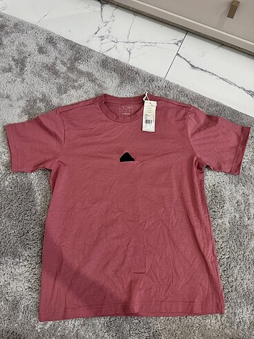 Adidas T-shirt