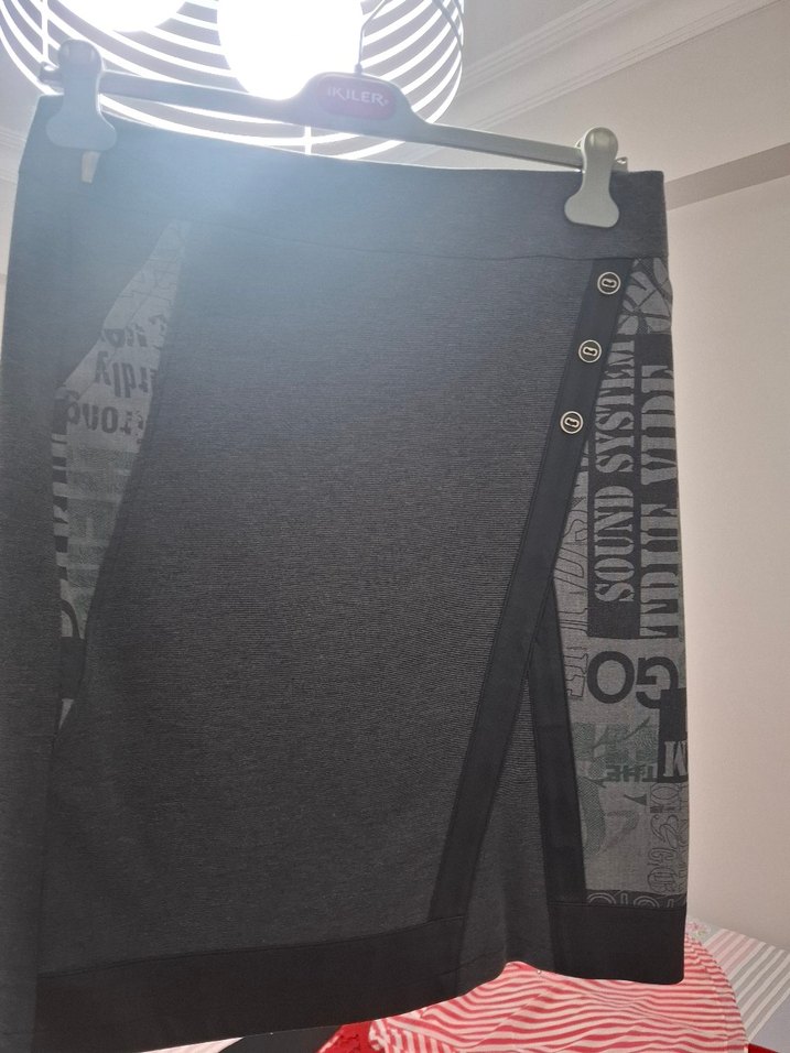 Gri Desenli Yırtmaçlı Kadın Kalem Etek - Görsel 2