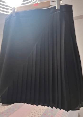 Siyah Pilili kısa etek - Görsel 2