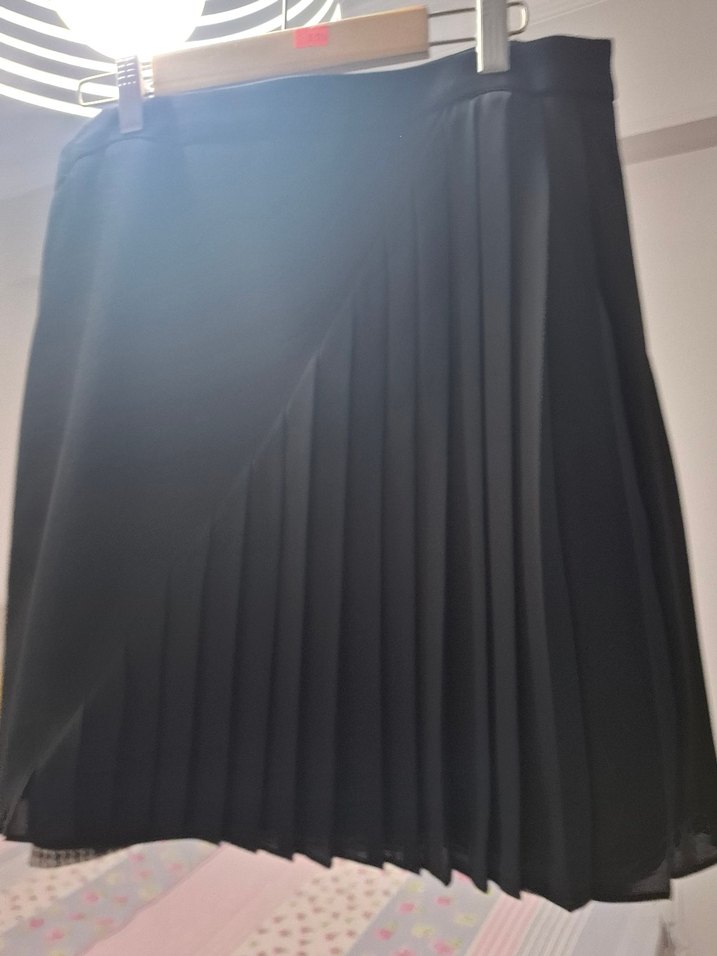 Siyah Pilili kısa etek - Görsel 2