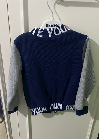 Gri ve Lacivert Erkek Çocuk Triko Hırka - Görsel 2