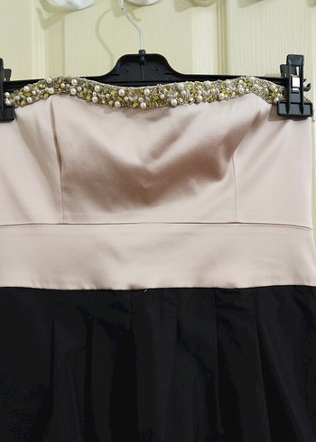 Forever New İnci Detaylı Pembe Siyah Mini Straplez Elbise