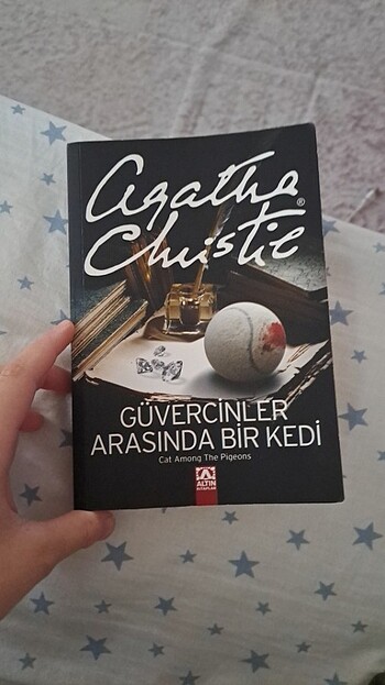 Güvercinler Arasında Bir Kedi