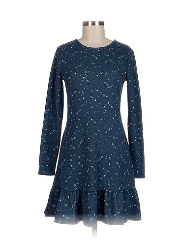 H&M Kısa Elbise %70 İndirimli.