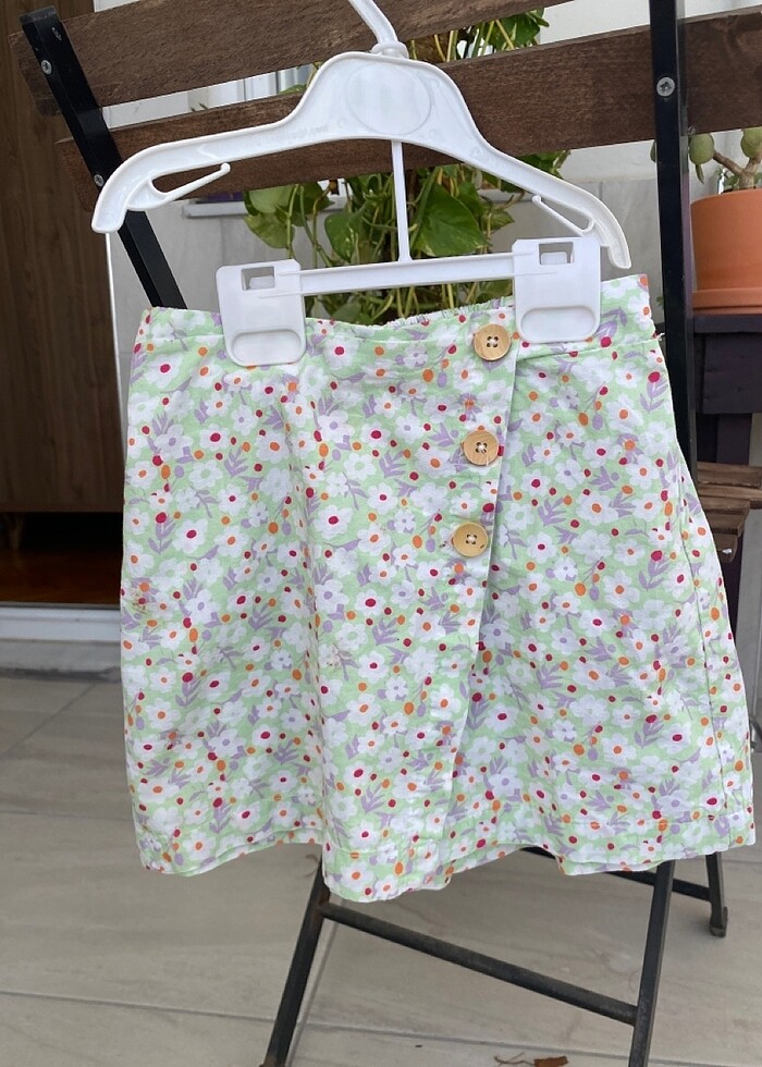 Çiçekli yeşil şort etek - Görsel 3