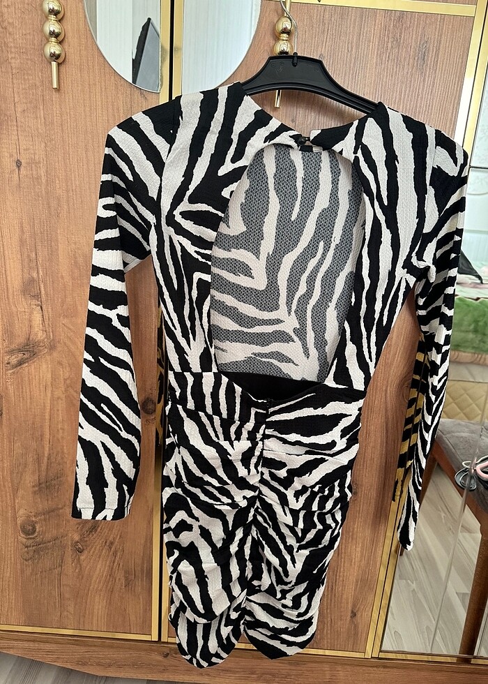 Sırt dekolteli elbise - Görsel 2