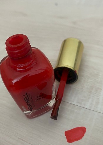 Parlak Kırmızı Oje - Görsel 2