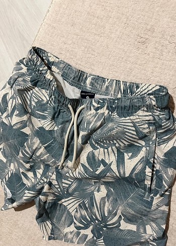 Gri Yaprak Desenli Erkek Mini Şort - Görsel 2