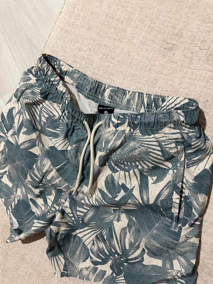 Gri Yaprak Desenli Erkek Mini Şort - Görsel 2