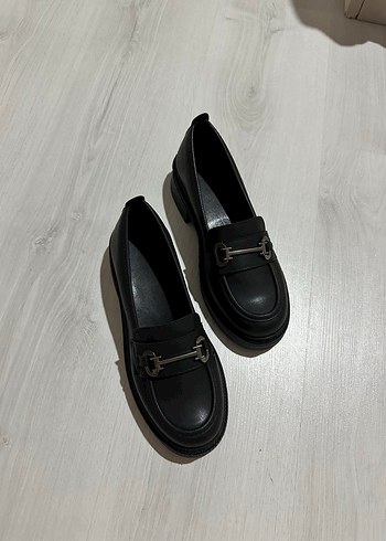 Ayakkabı dünyası Klasik Siyah Tokalı Kadın Loafer