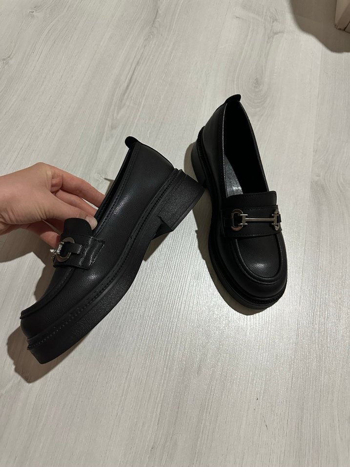 Klasik Siyah Tokalı Kadın Loafer - Görsel 2