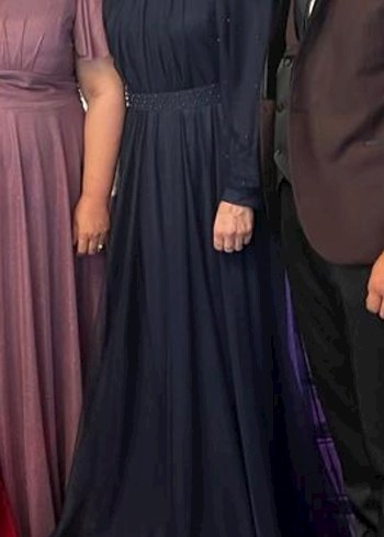 Tüllü kollu uzun gece elbisesi tesettüre uygun - Görsel 2