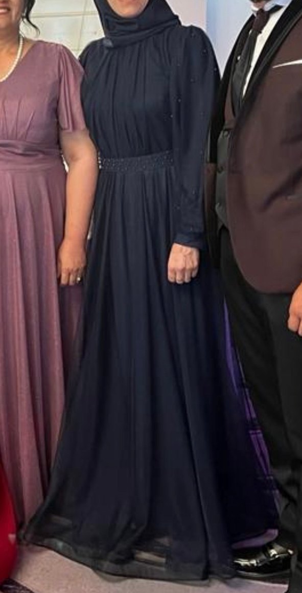 Tüllü kollu uzun gece elbisesi tesettüre uygun - Görsel 2