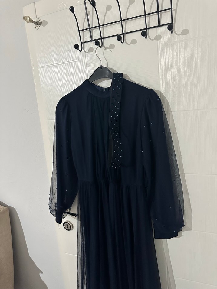 Tüllü kollu uzun gece elbisesi tesettüre uygun - Görsel 3