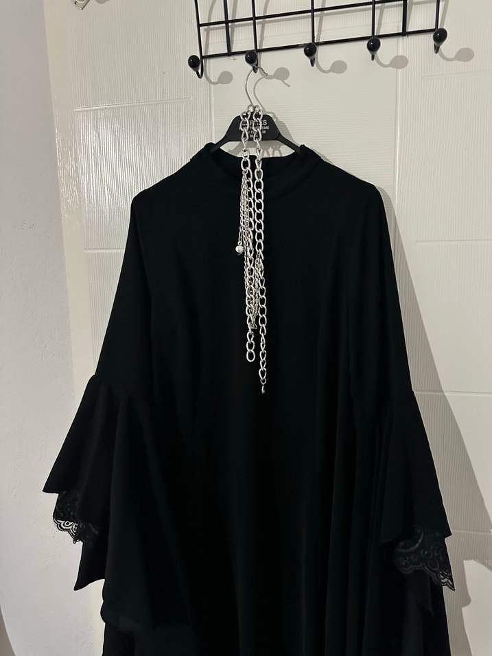 Zincir Kemerli Siyah Uzun Elbise Tesettüre uygun - Görsel 3