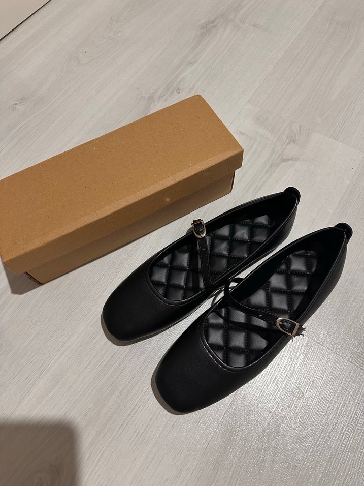 Siyah Tokalı Kadın Düz Ayakkabı - Görsel 4