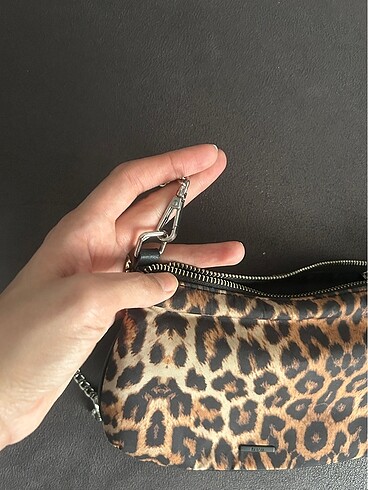 Beden Bershka çanta leopar desen