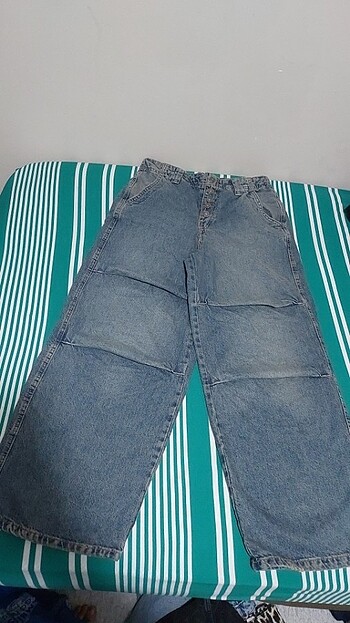 Bershka Paçaları büzülebilir.. beli içten ayarlanabilir.. bedenl