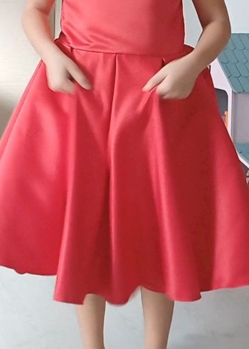 Sadece 1 saat giyilmistir yepyenidir ürün saten kabarık elbisedi - Görsel 4