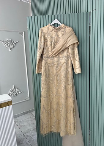 Bej Uzun Kollu Yüksek Yakalı Kadın Abiye - Görsel 2