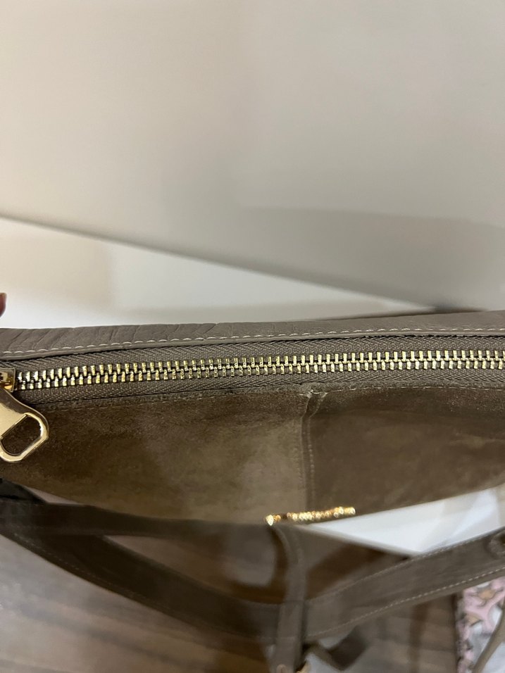 Zincir Detaylı Bej Süet Kadın Çanta - Görsel 4