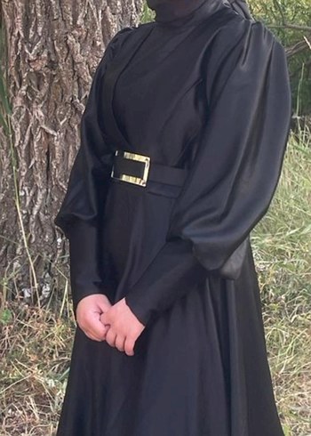 Uzun Kollu Siyah Saten Kadın Elbise