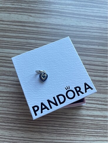 Pandora Kalp mini sallantılı charm