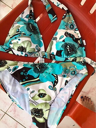 Renkli üçgen bikini