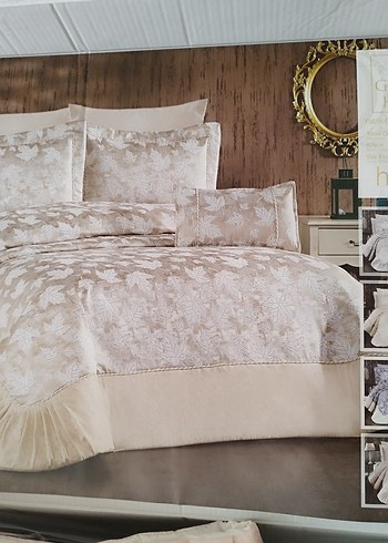 Diğer Pembe Baskılı Pastel Yatak Örtüsü