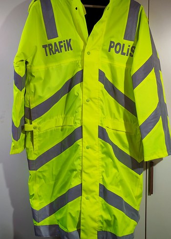 Trafik polisi yağmurluk