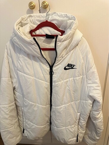 Nike mont