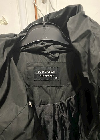 LC Waikiki Düğmeli Siyah Midi Kadın Kış Montu