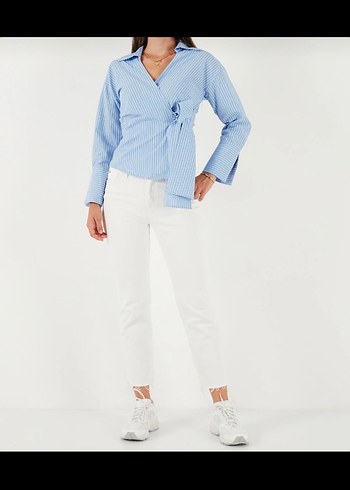 Mavi Çizgili V Yaka Kemerli Kadın Gömlek - Görsel 3