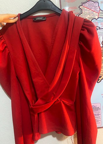 Kırmızı V Yaka Kemerli Kadın Bluz - Görsel 3