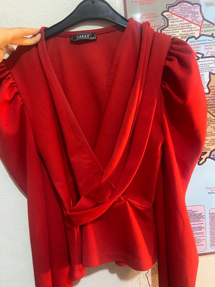 Kırmızı V Yaka Kemerli Kadın Bluz - Görsel 3