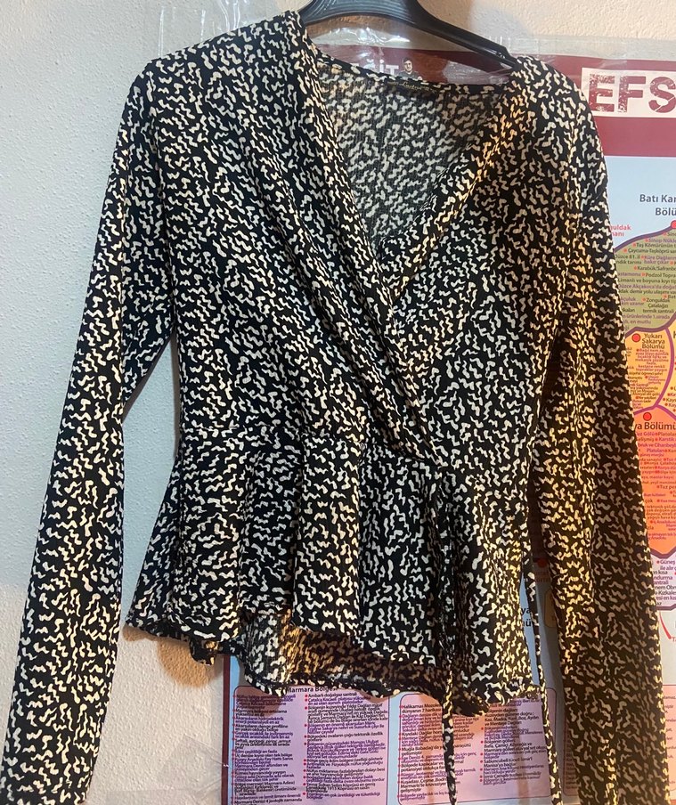 Uzun Kollu Yılan Desenli V Yaka Mini Bluz - Görsel 4